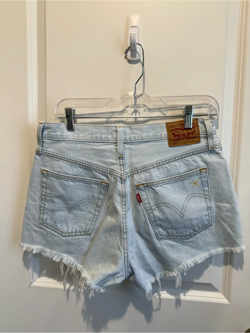 Levi’s 501 Cutoff Shorts Light Wash Embroidered Flowers High Rise Size 32 - Picture 3 of 3